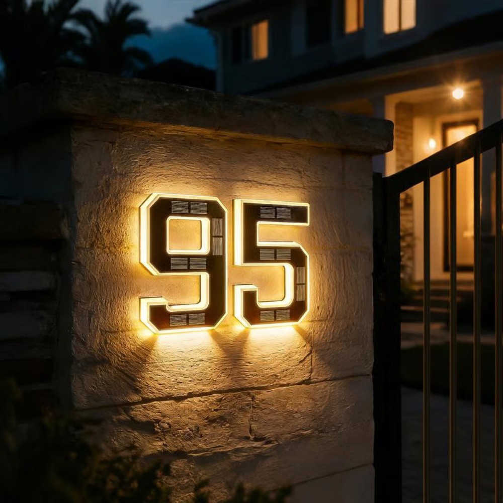 Outdoor Lighting With Outlet - 新しいソーラーアドレスサイン LED ハウスナンバーライト防水照明付きドア番号プラーク自動センサー屋外壁用